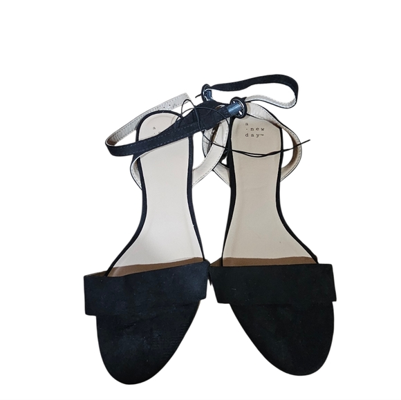 A New Day Black Ankle Strap Sandals | Minimalist Flats | Size 9 | NWT - Picture 3 of 6